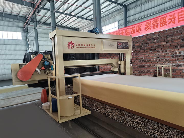 Long sponge track flat cutting machine